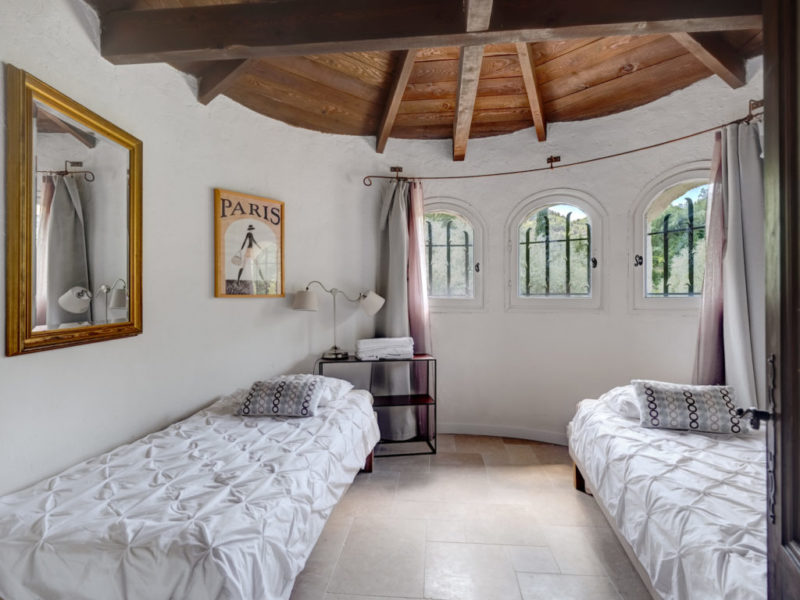 villa to rent 19